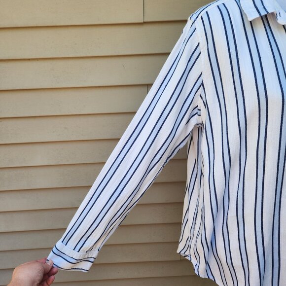 Liz Claiborne Striped Button-Up Blouse White Blue Pocket Square Cotton Blend - Picture 6 of 16